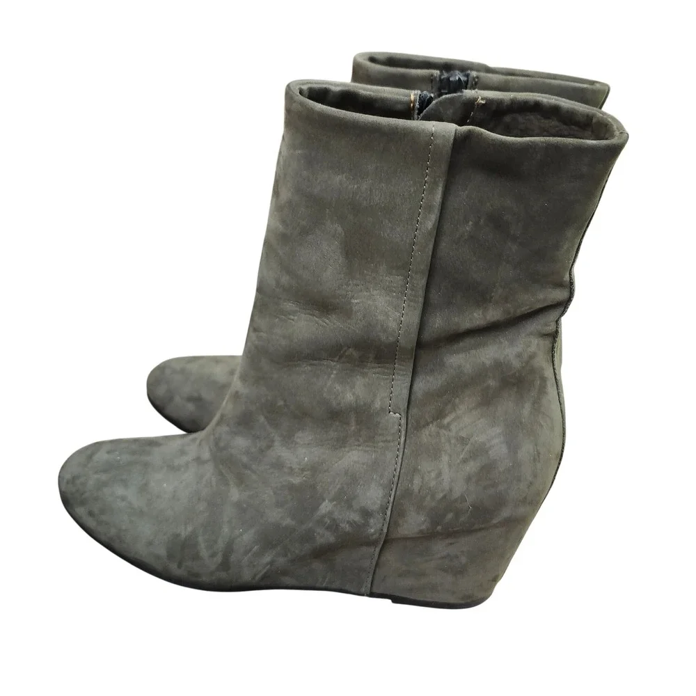 Vince Olive Green Suede Wedge Ankle Boots Italy Size 8M Gorpcore Luxury